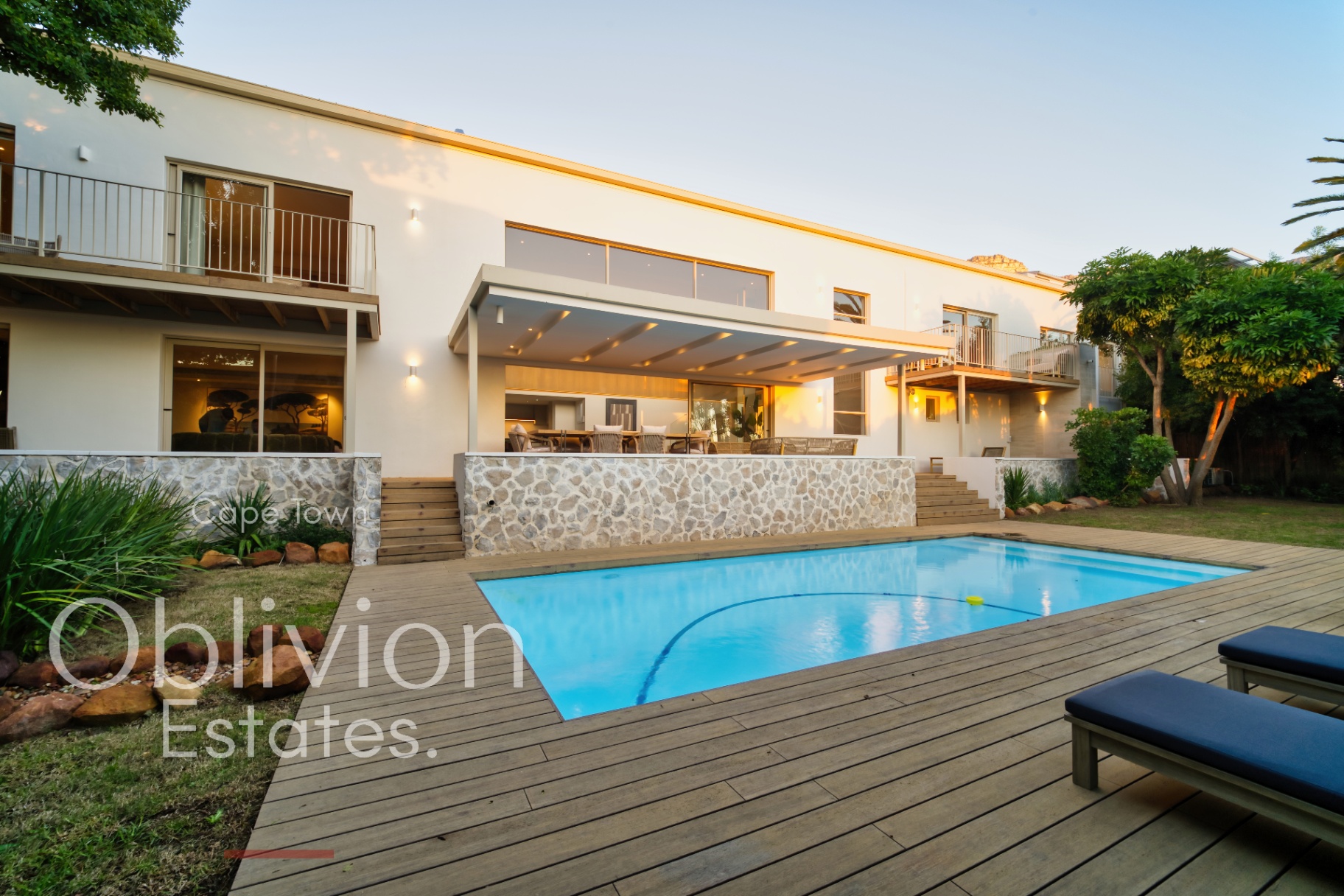 Contemporary Cape Town residence — rear elevation with pool